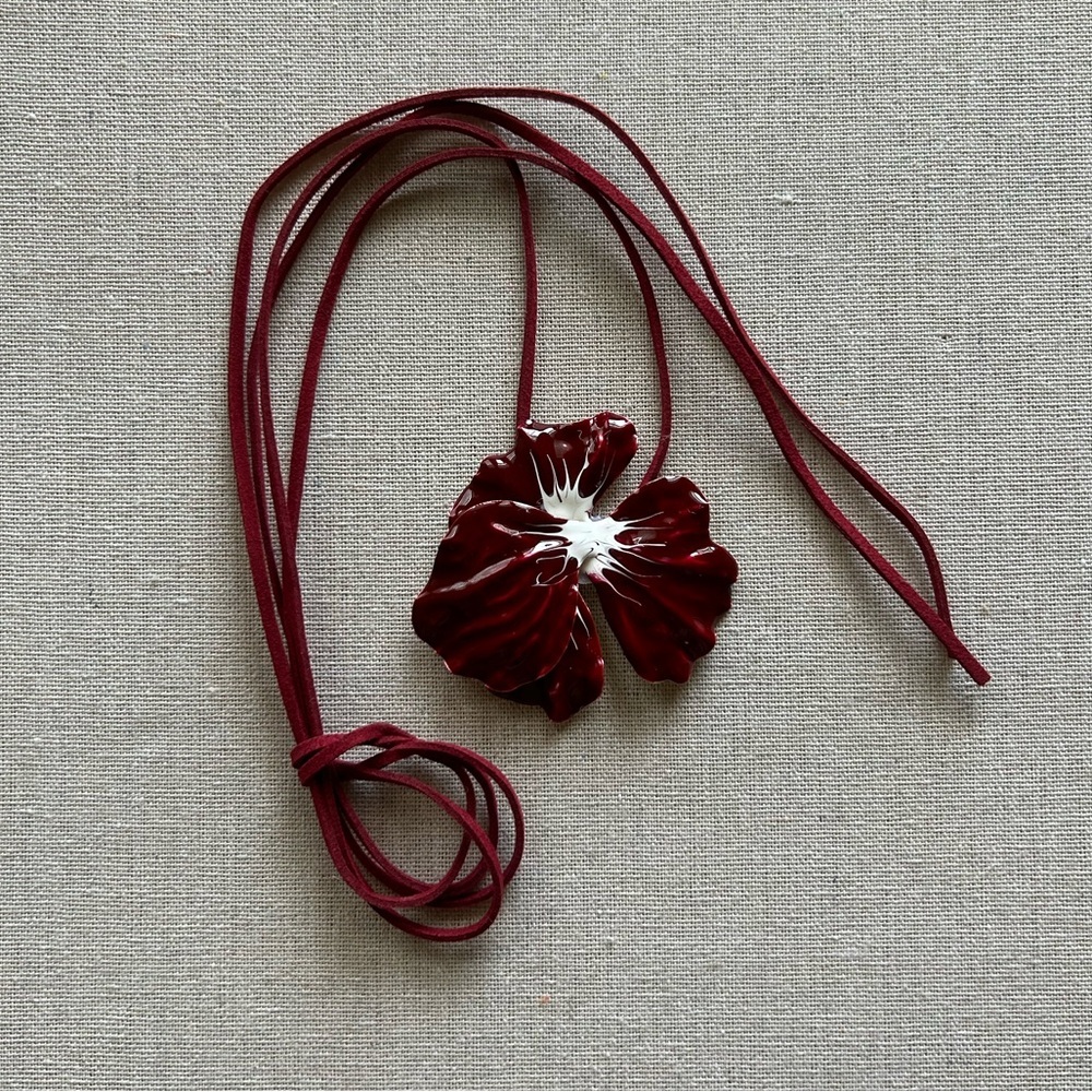 NWOT Red Floral Enamel Choker Necklace - Picture 4 of 6